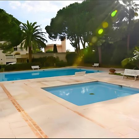 Golfe Juan Studio Dans Residence Avec Piscine Vallauris Buitenkant foto