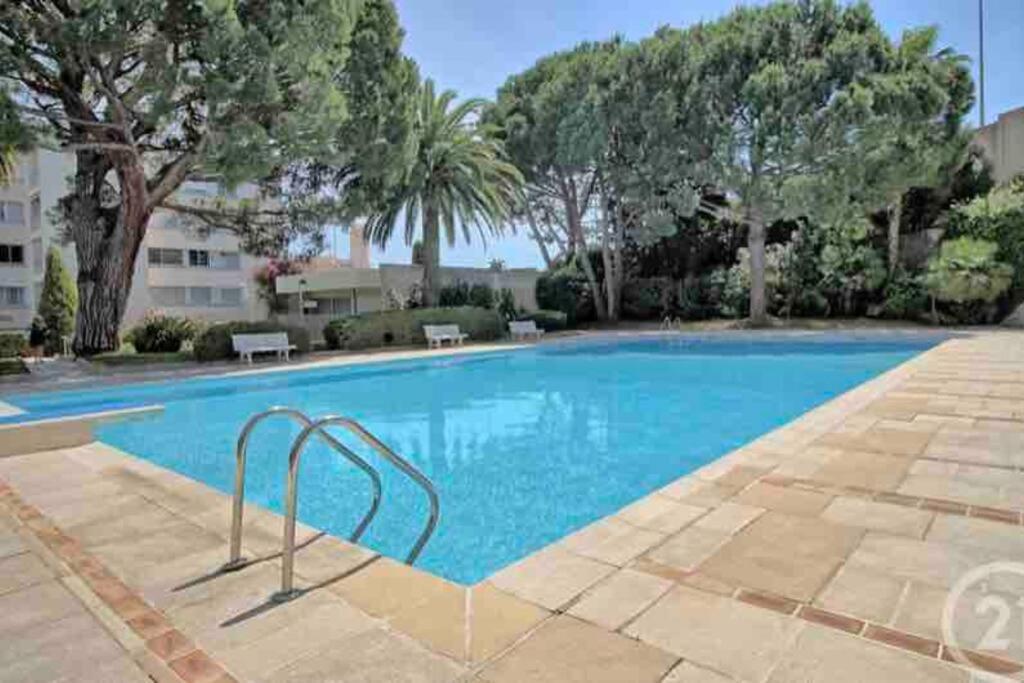Golfe Juan Studio Dans Residence Avec Piscine Vallauris Buitenkant foto