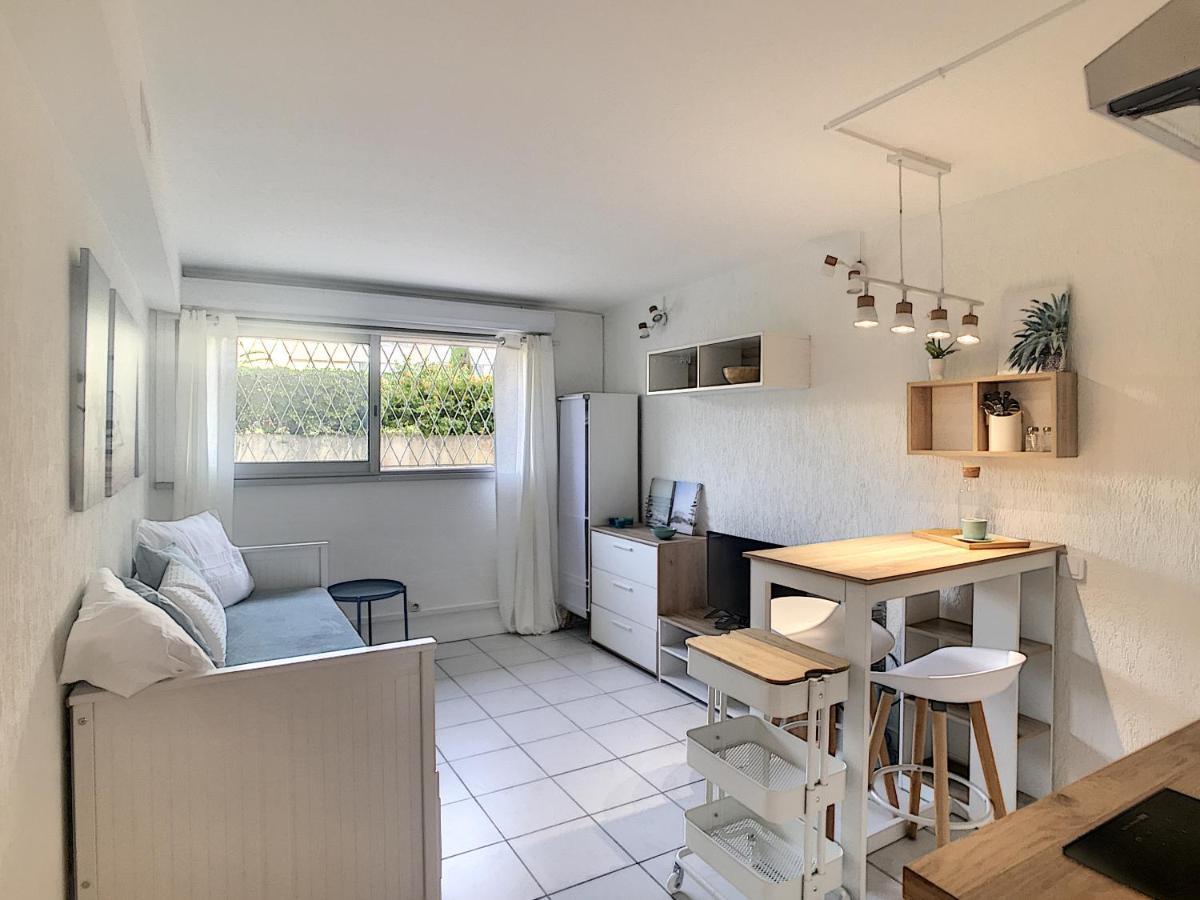 Golfe Juan Studio Dans Residence Avec Piscine Vallauris Buitenkant foto